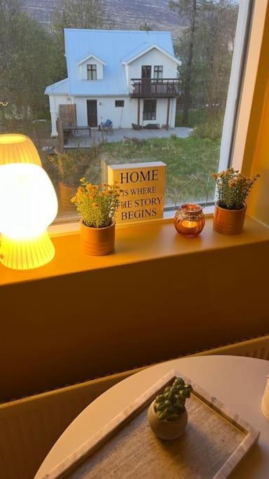 Charming 3 Bedroom Apartment Ακουρέιρι Εξωτερικό φωτογραφία