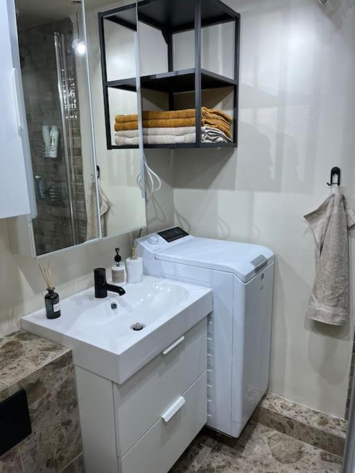 Charming 3 Bedroom Apartment Ακουρέιρι Εξωτερικό φωτογραφία