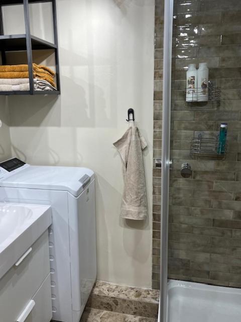 Charming 3 Bedroom Apartment Ακουρέιρι Εξωτερικό φωτογραφία